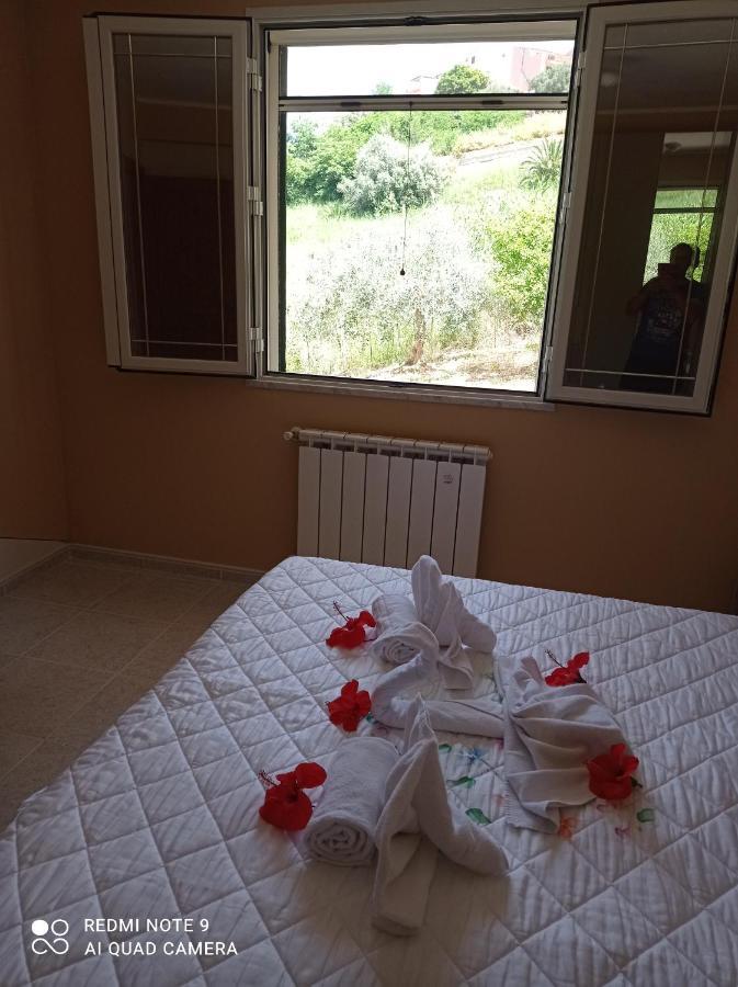 Villa Belvedere Campofelice Di Roccella Luaran gambar